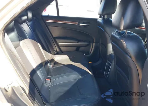 2014 Chrysler 300 z USA, uszkodzony, nr VIN 2C3CCAAG7EH327203